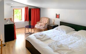 5 quartos, berço de viagem, Wi-Fi de cortesia