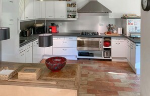 Refrigerador, horno, parrilla de estufa y lavavajillas