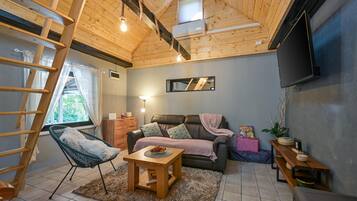 Smart TV, fireplace, stereo