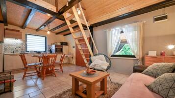 Smart TV, fireplace, stereo