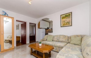 TV, fireplace - Amazing home in Stari Grad (Stari Grad)