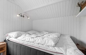 2 bedrooms, travel cot, free WiFi