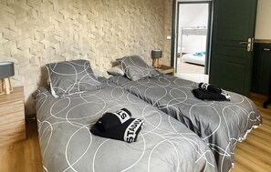 6 室のベッドルーム、旅行用ベビーベッド、WiFi (無料)、ベッドシーツ