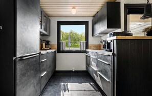 ثلاجة، فرن، موقد طهي مسطح، غسالة أطباق