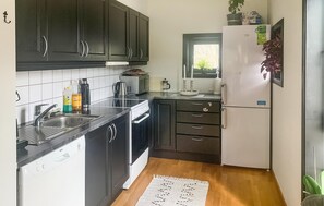 Kjøleskap, ovn, kokeplater og oppvaskmaskin