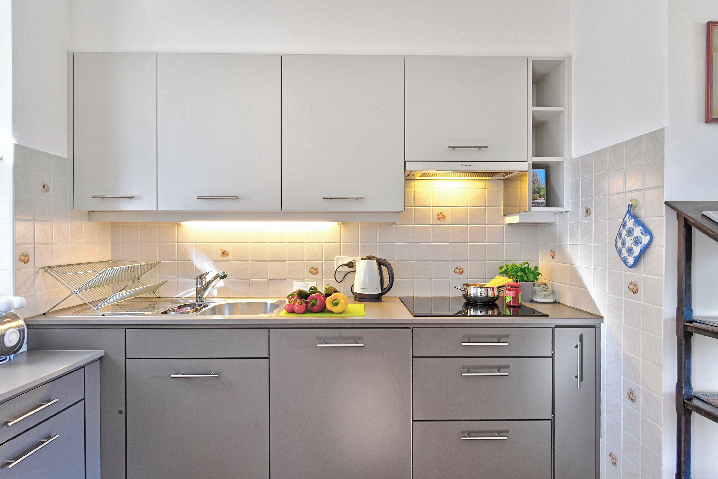 Tủ lạnh, lò vi sóng, lò nướng, bếp nấu 