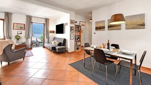 スタンダード アパートメント 2 ベッドルーム バルコニー (Residenza Lungolago Melide for 5) | お食事
