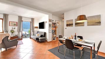 Standard-Apartment, 2 Schlafzimmer, Balkon (Residenza Lungolago Melide) | Speisen
