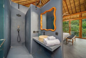Villa, 2 habitaciones | Baño | Pantuflas 