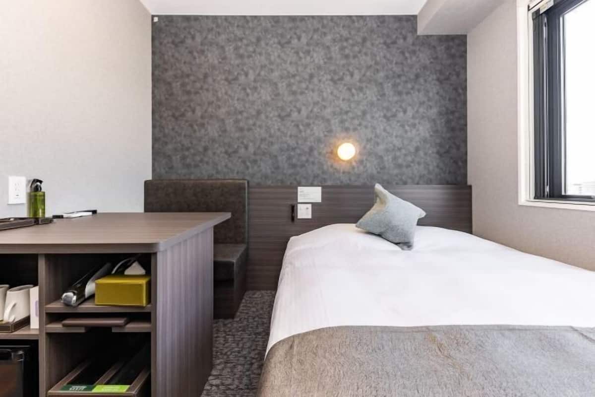 Desk, blackout drapes, soundproofing, free WiFi