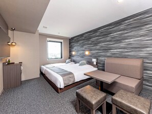 Kamar Triple Standar, Beberapa Tempat Tidur, Bebas Asap Rokok | Meja kerja, tirai kedap cahaya, kedap suara, dan Wi-Fi gratis