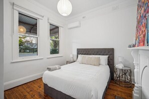 3 bedrooms, desk, iron/ironing board, travel crib