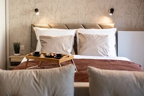 Tabla de planchar con plancha, wifi gratis y ropa de cama 