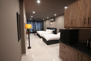 Family Room, City View | Free WiFi - Hotel Crossroads (Top City-1)