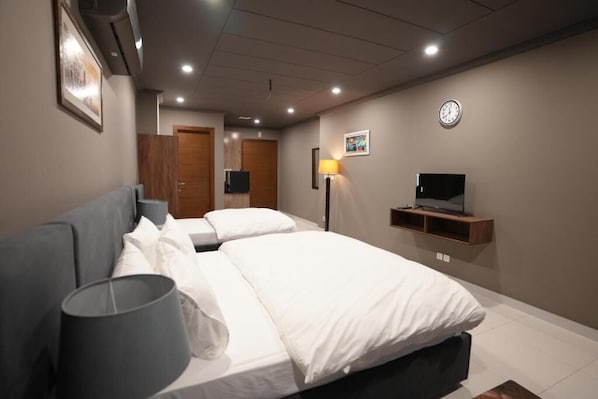 Family Room, City View | Free WiFi - Hotel Crossroads (Top City-1)