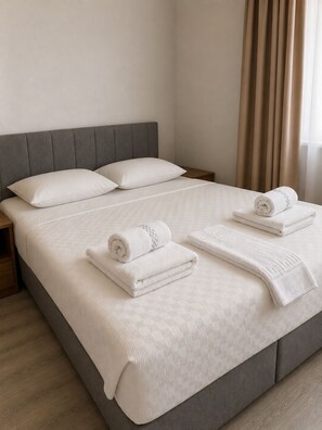 Standard Double or Twin Room, City View | Free WiFi - Viyana Otel (Cesme)