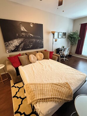 Iron/ironing board, WiFi, bed sheets