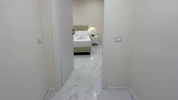 Luxury Suite | In-room safe, desk, laptop workspace, blackout drapes