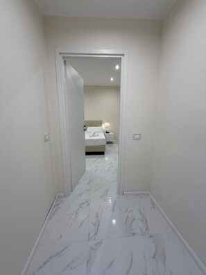 Luxury Suite | In-room safe, desk, laptop workspace, blackout drapes