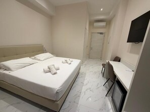 Luxury Room, 1 King Bed, Mobility Accessible, Non Smoking
