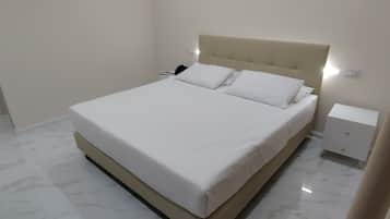 Caja de seguridad en la habitación y escritorio