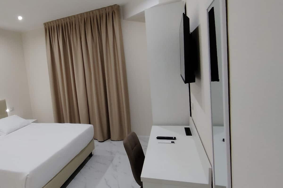 In-room safe, desk, laptop workspace, blackout drapes