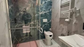 Luxury Room, 1 King Bed, Mobility Accessible, Non Smoking | Bathroom | Hair dryer, towels, soap, shampoo