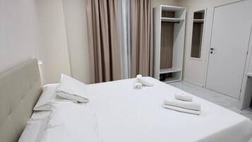 Luxury-Suite | Zimmersafe, Schreibtisch, laptopgeeigneter Arbeitsplatz