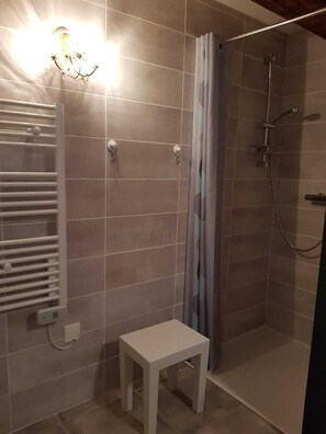 Chuveiro, secador de cabelo