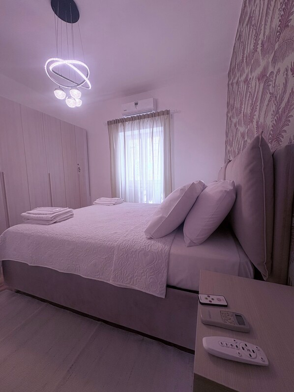 2 chambres, fer et planche à repasser, Wi-Fi, draps fournis