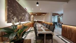 Restaurant - Hotel Acacia (Dimapur)