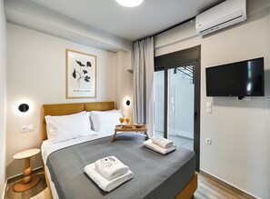 Junior Apartment | 1 bedroom, iron/ironing board, free WiFi