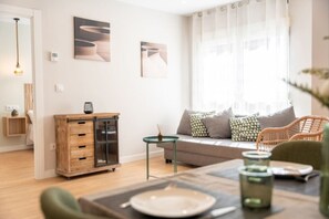 TV, stereo - la calzada apt by urbanhosting (Santander)