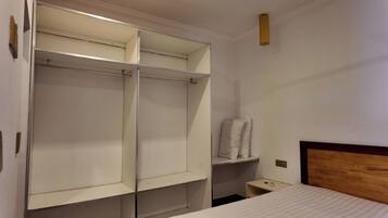 1 bedroom, in-room safe, desk, iron/ironing board