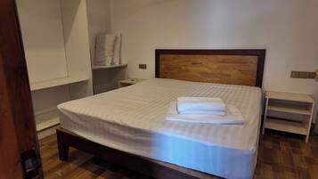 1 bedroom, in-room safe, desk, iron/ironing board
