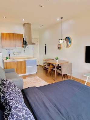 1 chambre, fer et planche à repasser, Wi-Fi, draps fournis