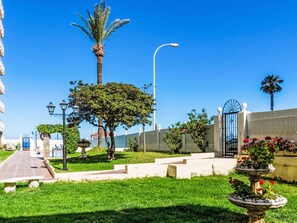 المنطقة المحيطة بالمنشأة