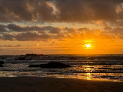 Beautiful Ocean View Apartment by Moonstone Beach