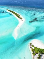 Private beach, white sand, sun loungers, beach towels