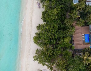 Private beach, white sand, sun loungers, beach towels - ARIA Beach Ukulhas (Ukulhas)