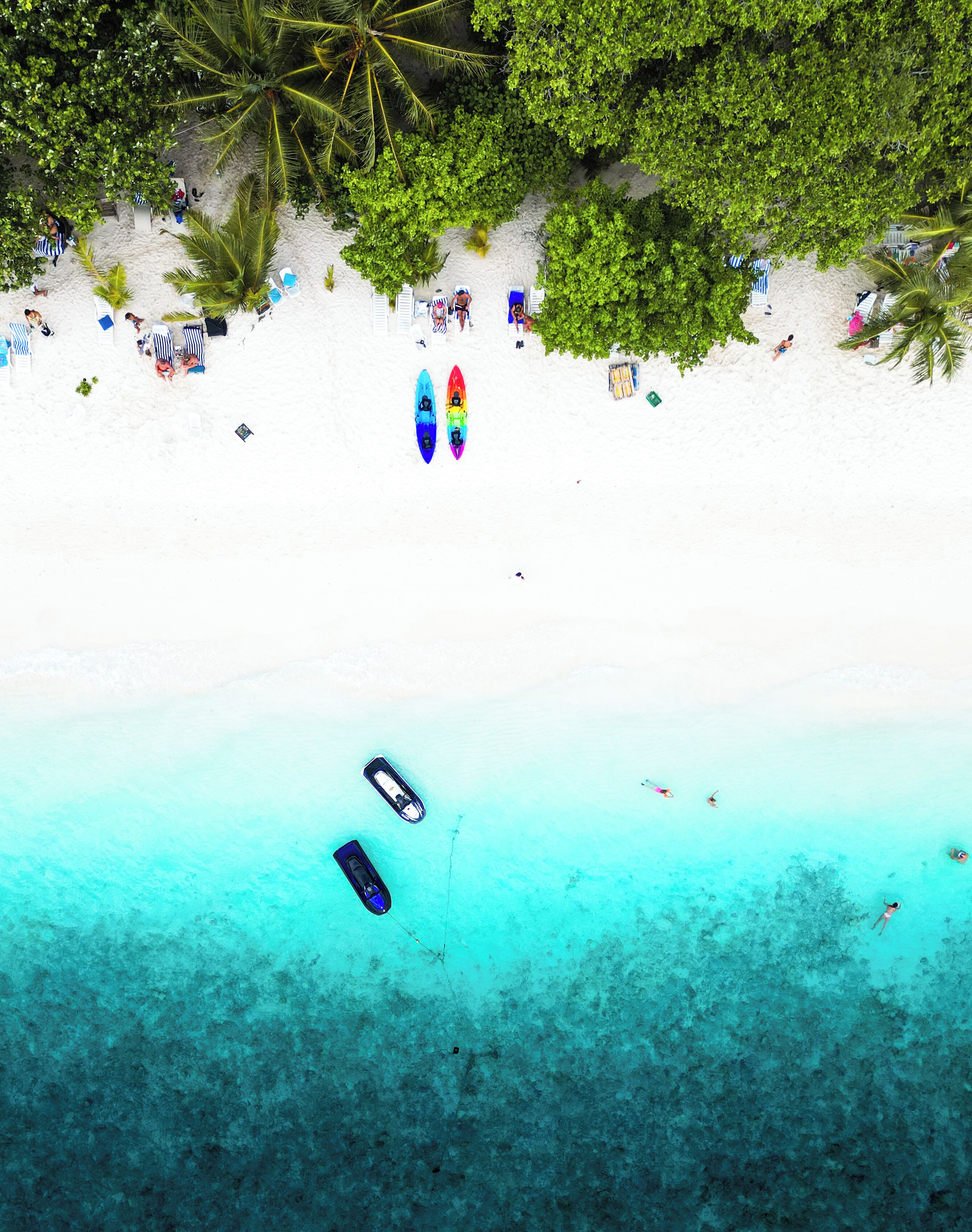 Private beach, white sand, sun loungers, beach towels