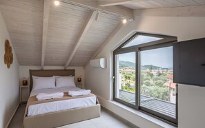 Luxury Apartment, Sea View | 2 bilik tidur, langsir/tirai gelap terus, seterika/papan seterika 