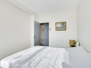 1 bedroom, iron/ironing board, Internet, bed sheets