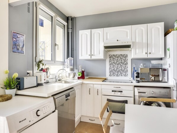 Fridge, microwave, oven, dishwasher