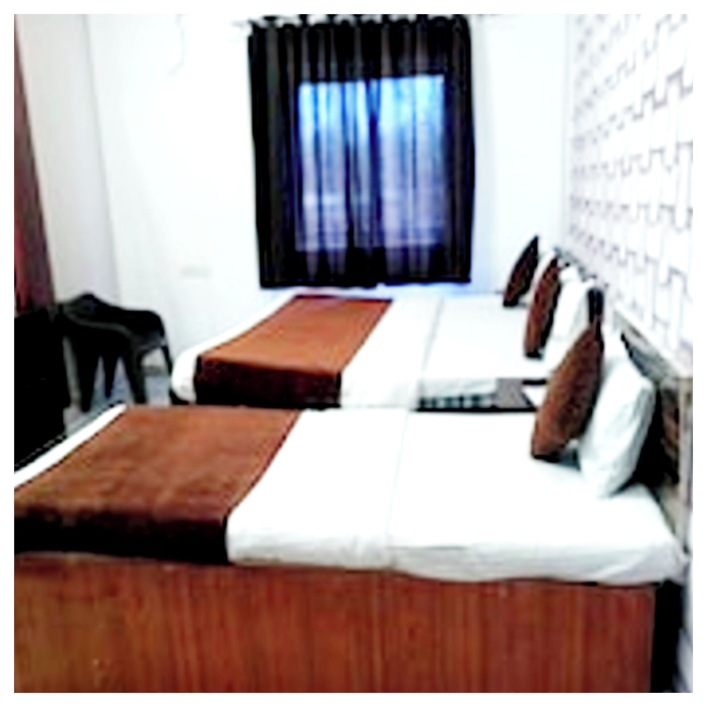 豪華四人房, 城市景觀 | 隔音、床單