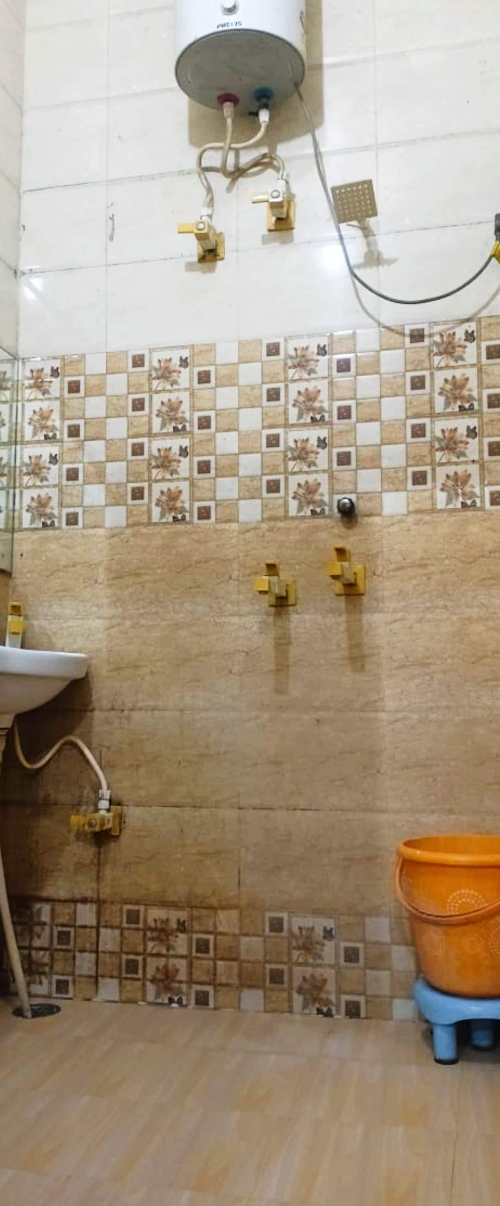 Deluxe Double Room | Bathroom | Shower, free toiletries, slippers, towels