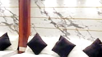 Deluxe Quadruple Room, City View | Soundproofing, bed sheets