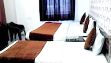 Deluxe Quadruple Room, City View | Soundproofing, bed sheets