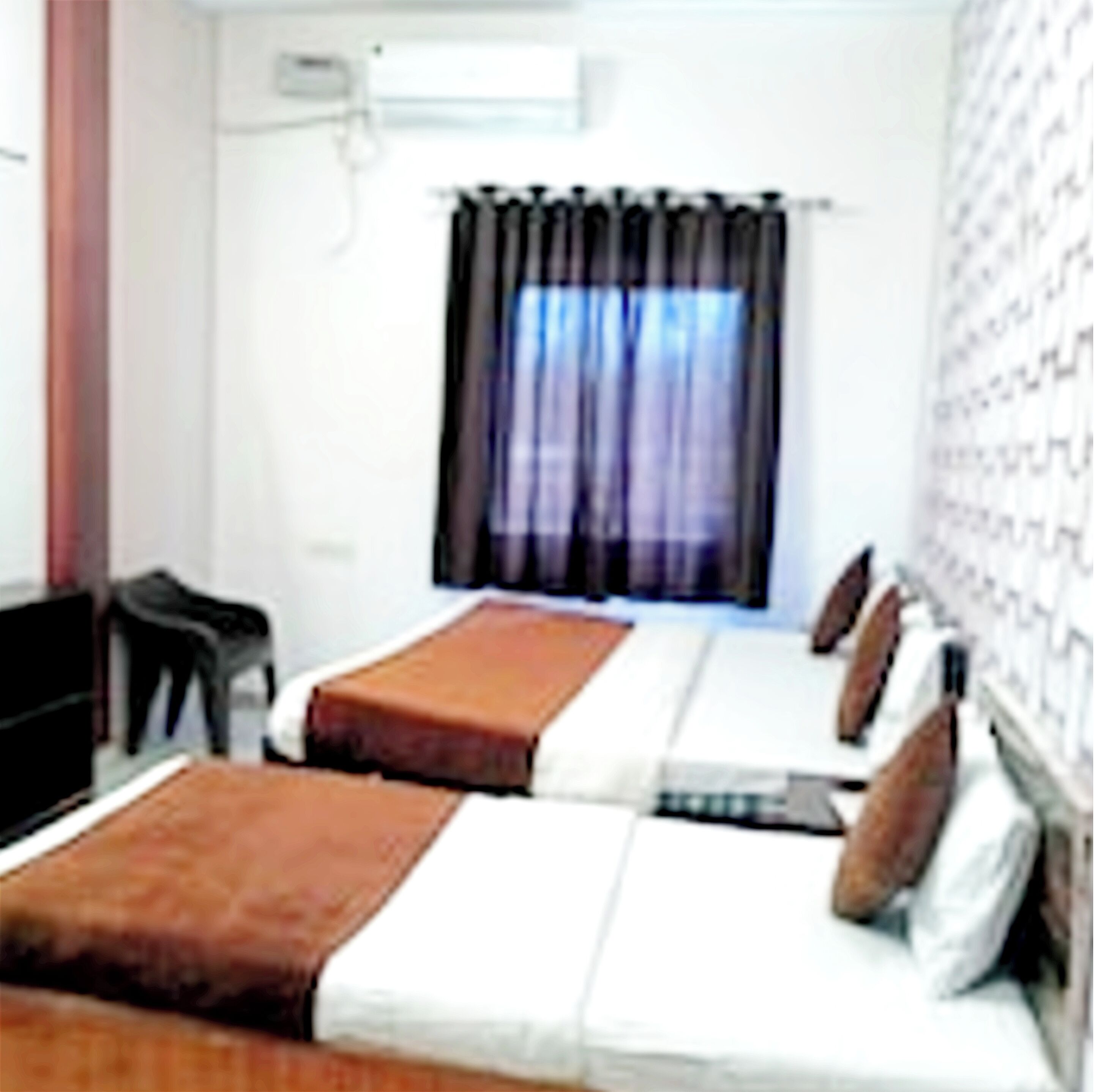 Deluxe Quadruple Room, City View | Soundproofing, bed sheets