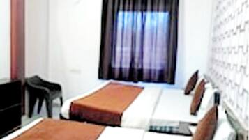 Deluxe Quadruple Room, City View | Soundproofing, bed sheets